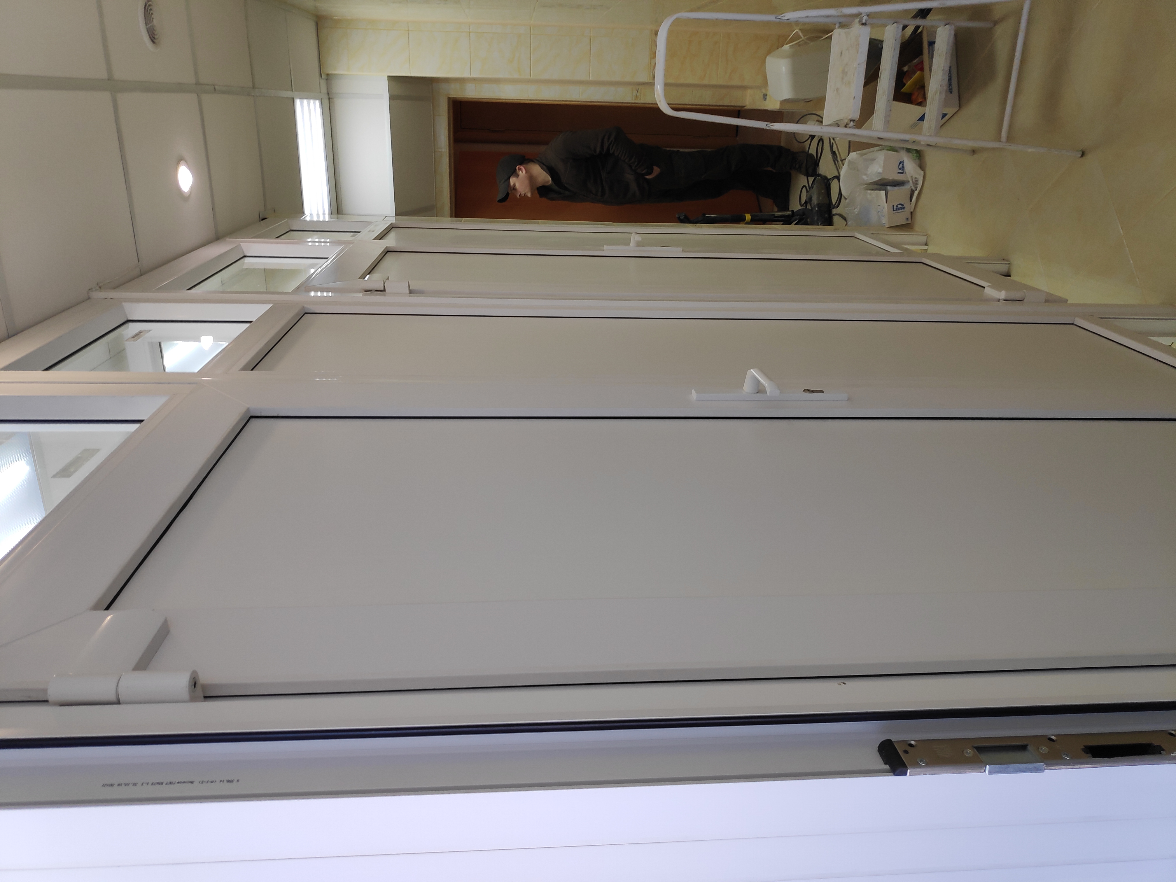 Установка пластиковых дверей